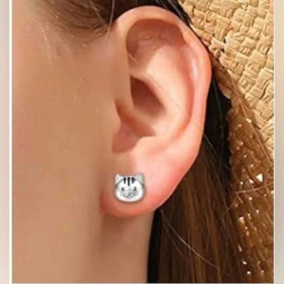 Cute Mini Stainless Steel Cat Stud Earrings - Picture 3 of 3